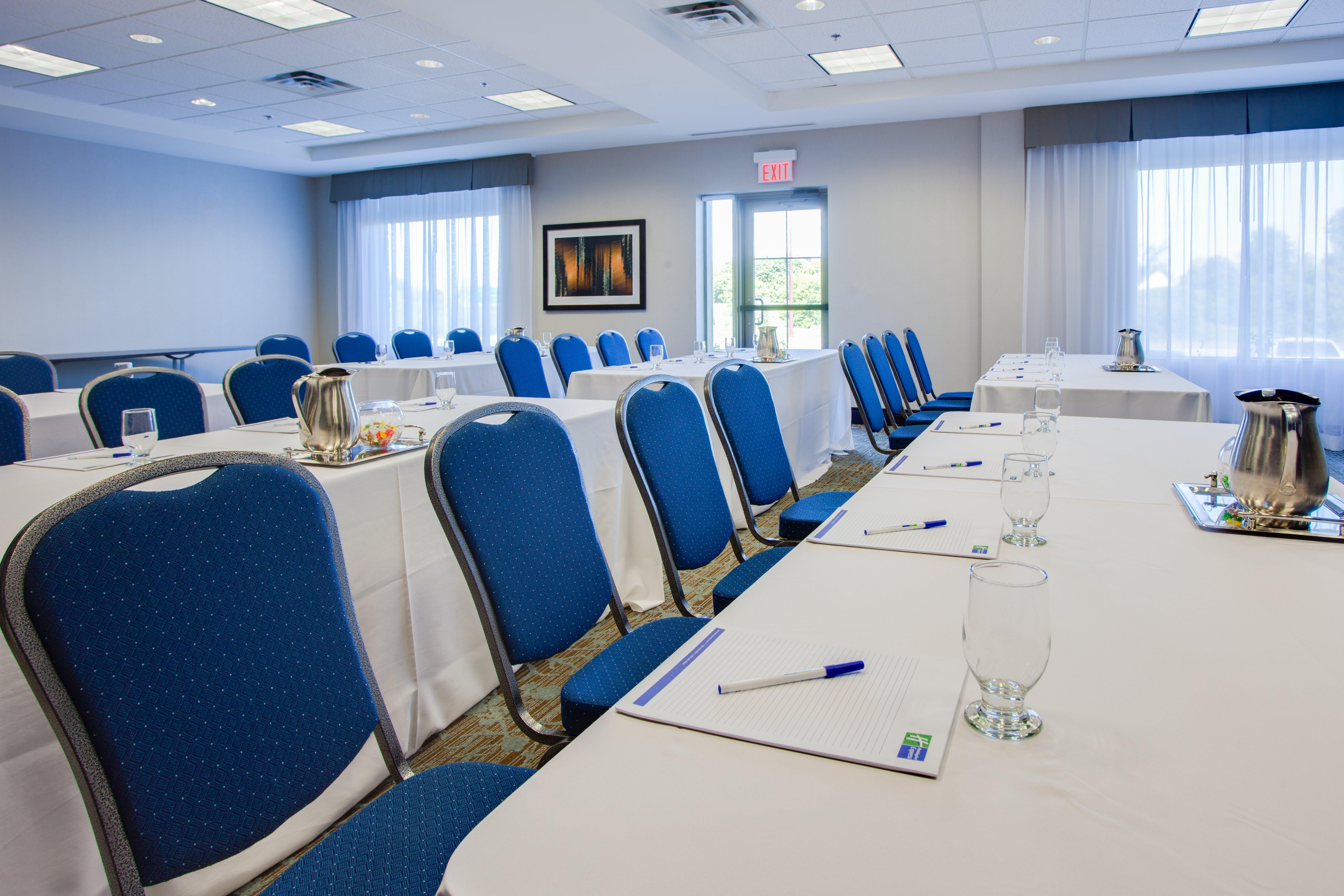 Holiday Inn Express & Suites Ottawa East-Orleans By Ihg Екстер'єр фото
