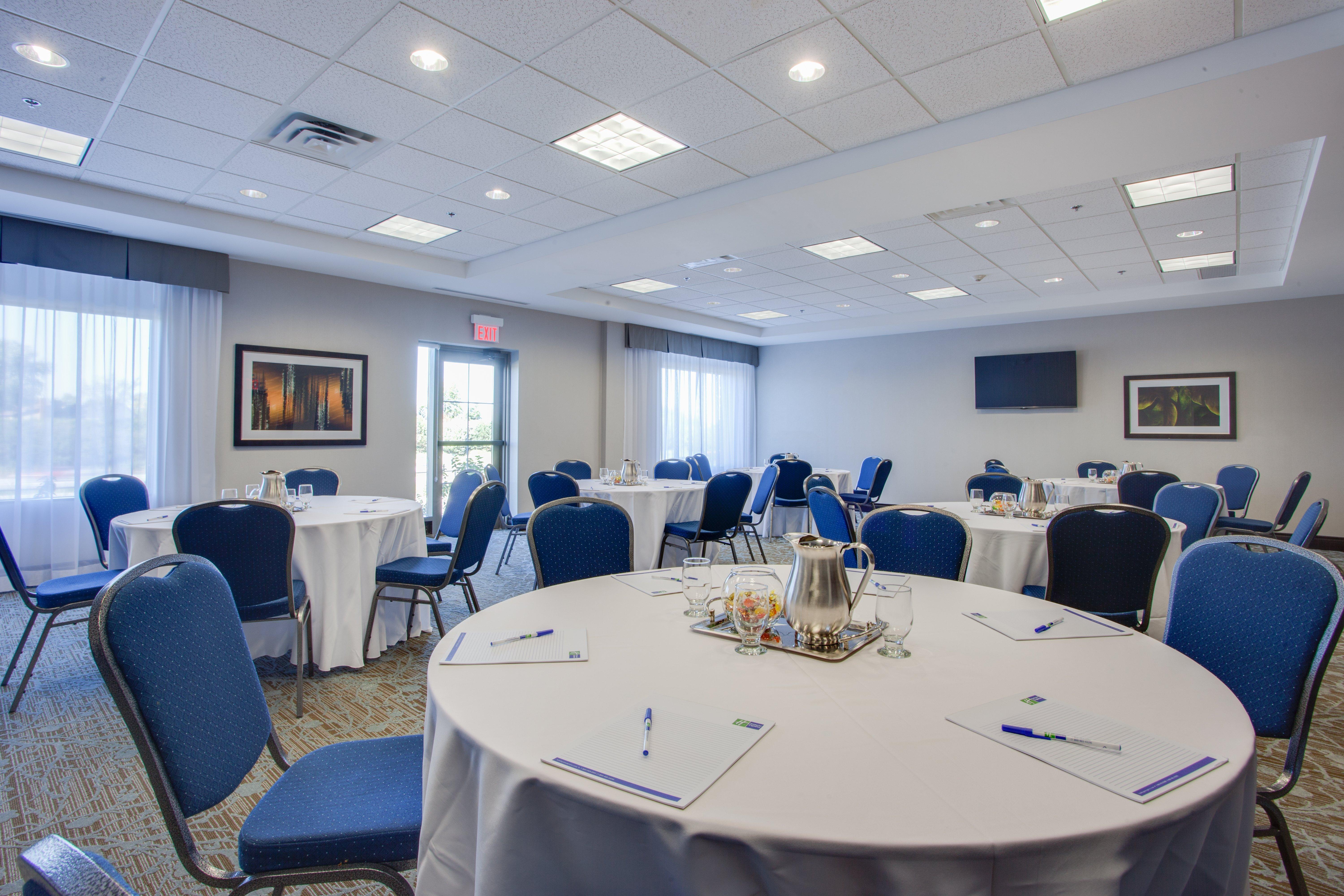 Holiday Inn Express & Suites Ottawa East-Orleans By Ihg Екстер'єр фото